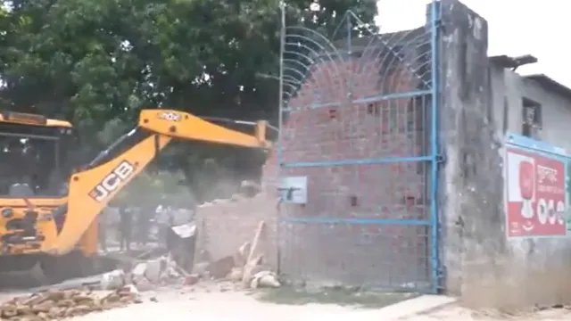 ayodhya-rape-case-accused-sp-leader-moid-khan-illegal-bakery-razed-in-strict-action-by-cm-yogi-govt
